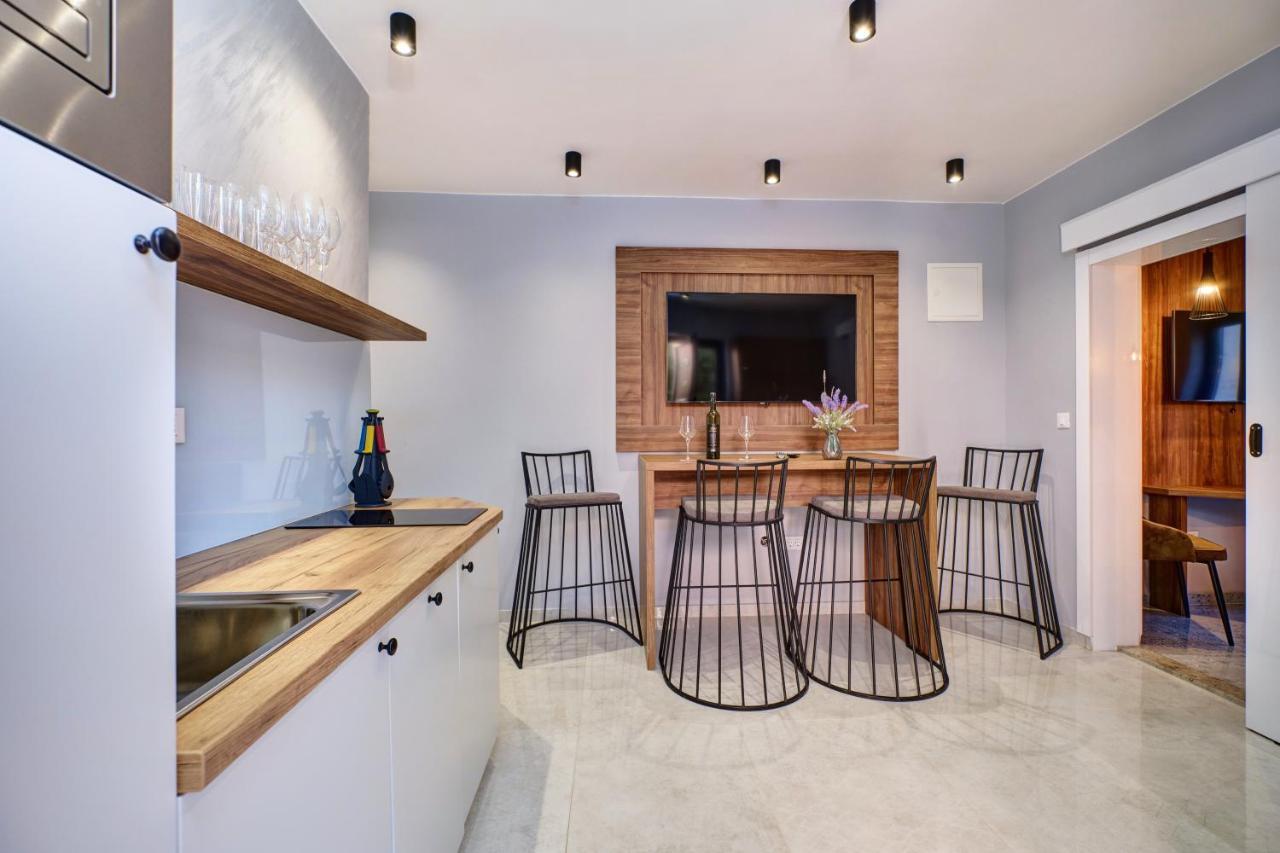 Luxury Apartments Mali Losinj Bagian luar foto