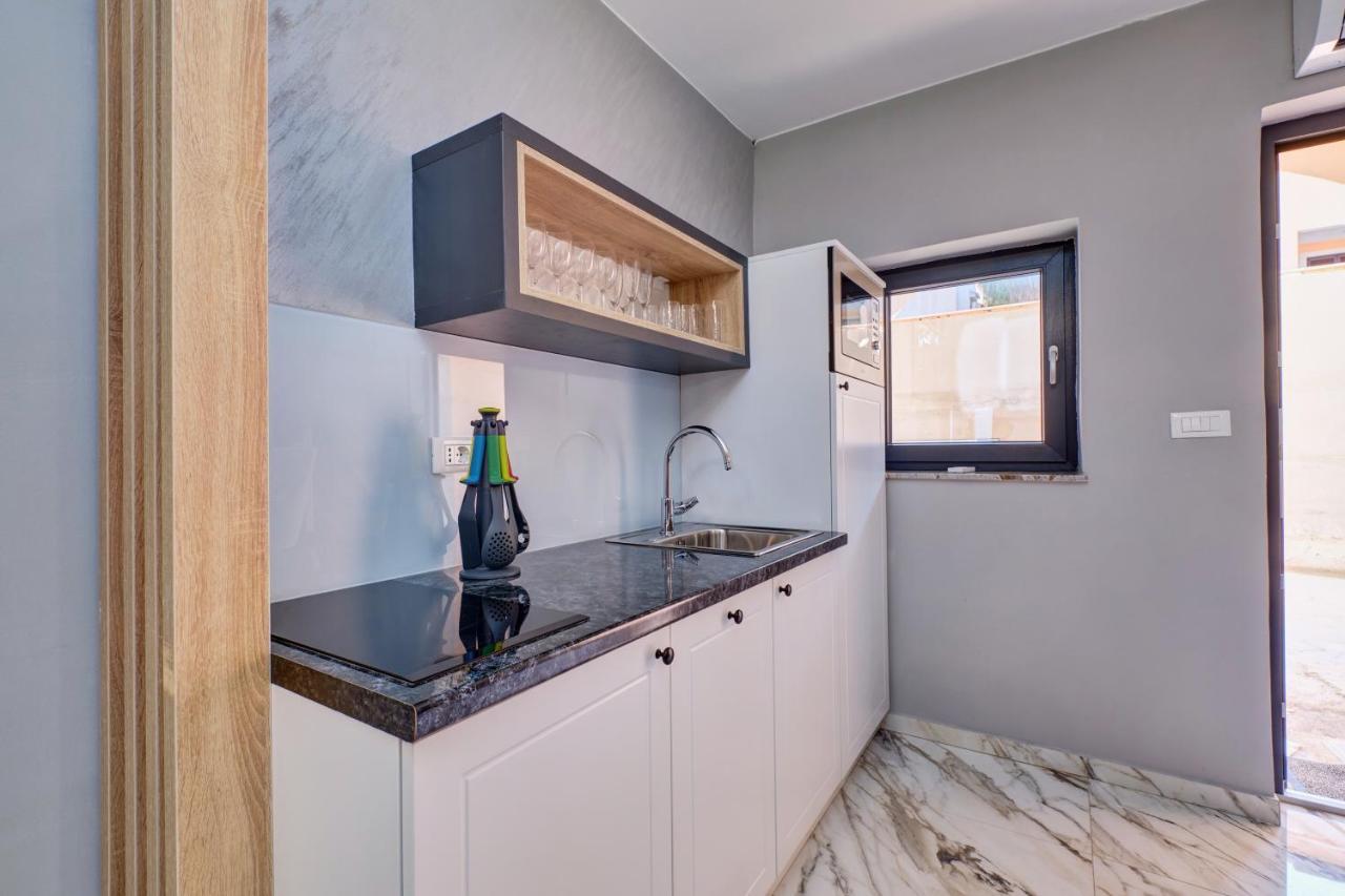 Luxury Apartments Mali Losinj Bagian luar foto